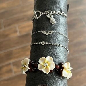 3/$25❤️Bracelet bundle (4 pcs)